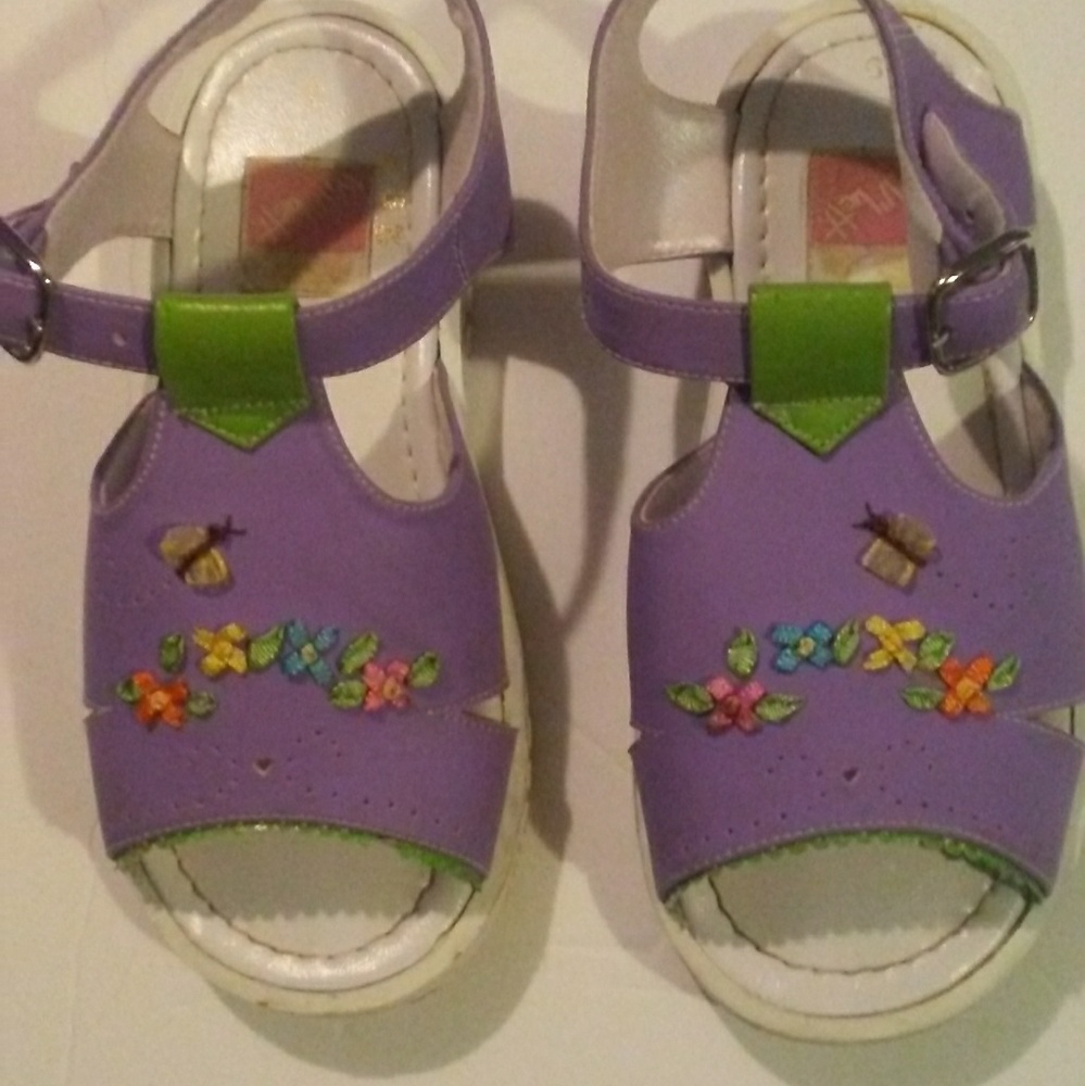 Will Beth purple sandals (see size info)